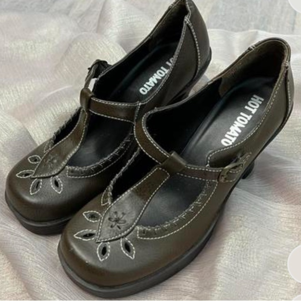 90s Vintage Hot Tomato Brown Leather Maryjane Platform Heels !!!